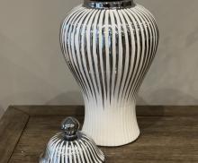 Декоративный сосуд с крышкой