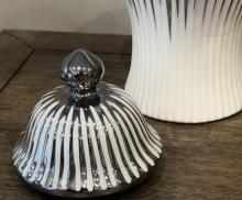 Декоративный сосуд с крышкой